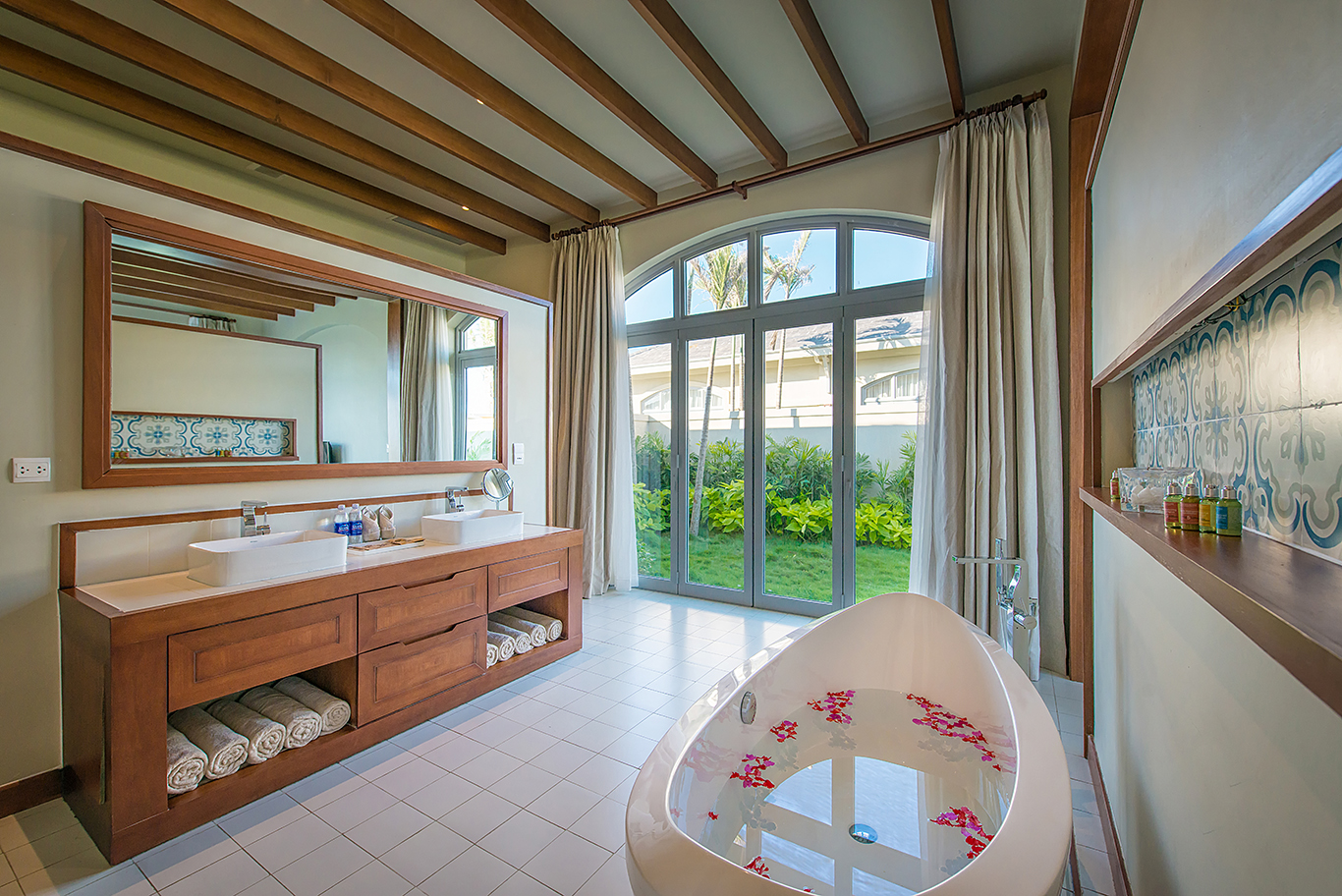 https://flchotelsresorts.com/Pool Villa
